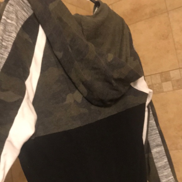 Camouflage Pink pull-over - Picture 4 of 4